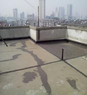 巴林左漏水维修 楼顶漏水是什么原因，楼顶漏水维修方法是什么?